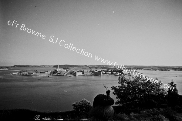 EVENING VIEW OF HAULBOWLINE FROM FORT VILLAS